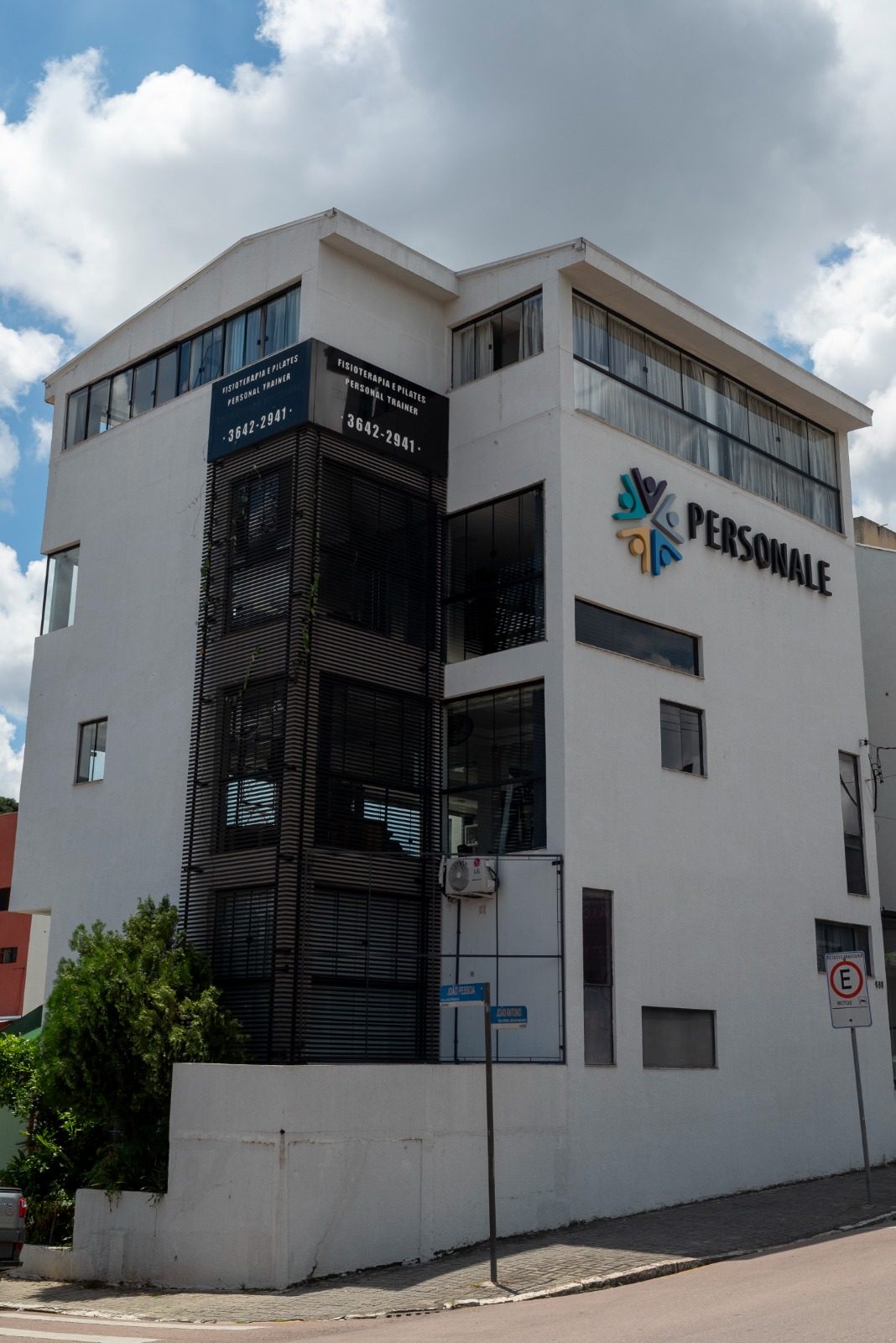 Fachada do Estúdio Personale em Araucária